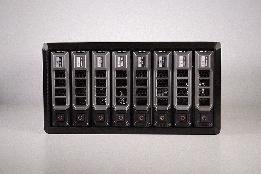 HDD Enclosure Hot Swap Cage 8-Bay Drive Bays 8x SATA 3.5"/2.5"Sas HDD